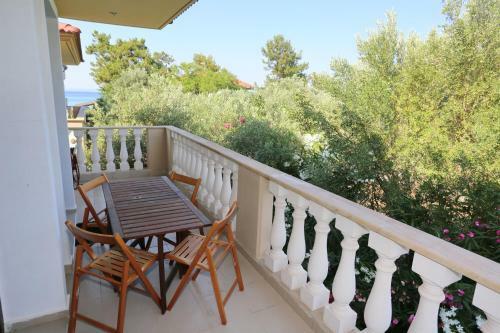 Villa Argo 2 - Beachfront, Big Gardens, Location!