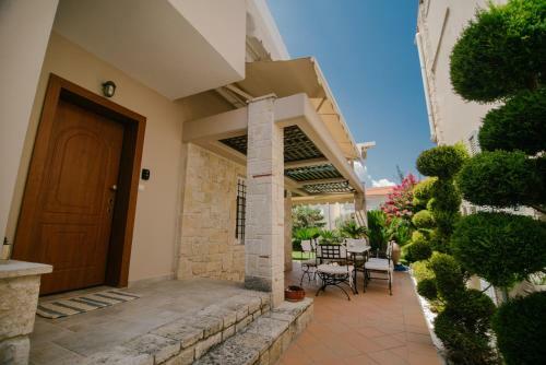 Dreamcatcher Luxury Villa, 1 Min Walk To Beach