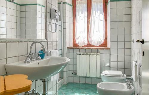 Nice Home In Macerata With Wifi And 5 Bedrooms