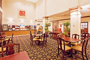 Holiday Inn Express Hotel & Suites Lucedale