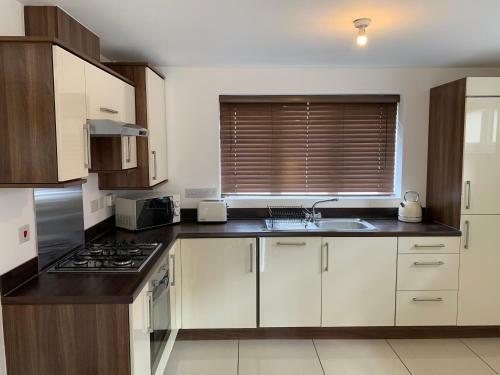 2 Bed House Waterside Luxury Living, Central Area