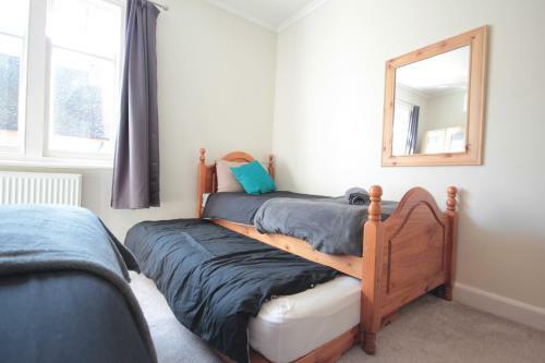 Merton House - Entire Modern City Centre Home