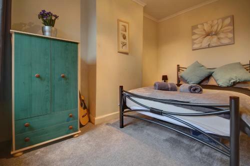 Merton House - Entire Modern City Centre Home