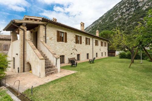 Casa Ridente Nella Valle Del Menotre Con Giardino