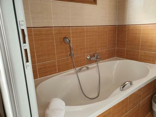 Beautiful Villa In Grasse Chateauneuf With Private Pool