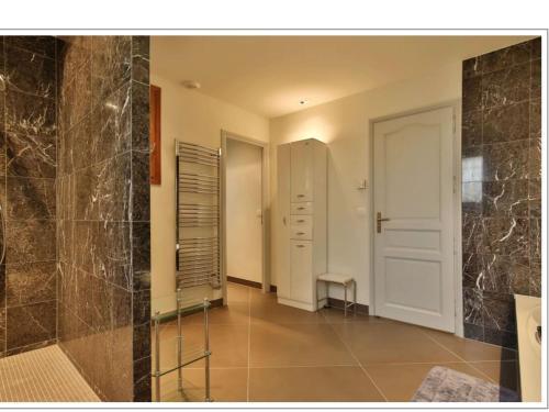 Beautiful Villa In Grasse Chateauneuf With Private Pool