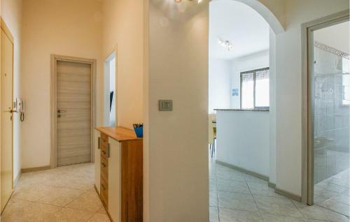 Nice Apartment In Lido Adriano With 4 Bedrooms