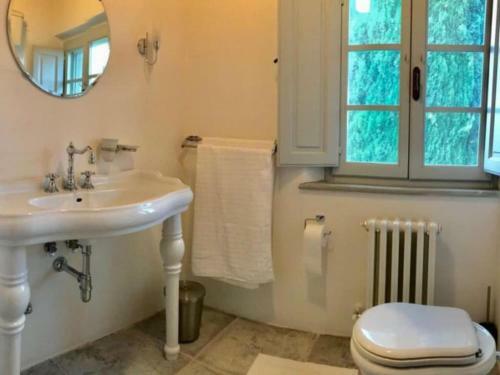 Inviting Villa At Cortona With Private Fenced Garden