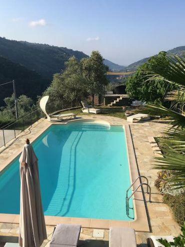 Villa Mit Privaten Schwimmpool Undaussenwhirlpol