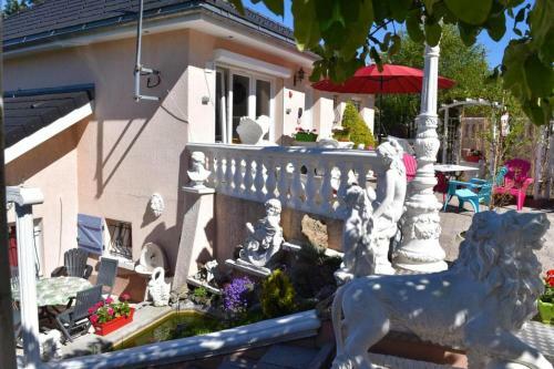 Maison de 2 Chambres Avec Vue Sur La Mer Et Jardin Clos A Pierre Chatel