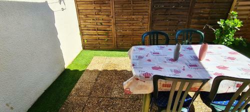 Apartamento Beau Studio Dans R�sidence Priv�e, Piscine, Mer