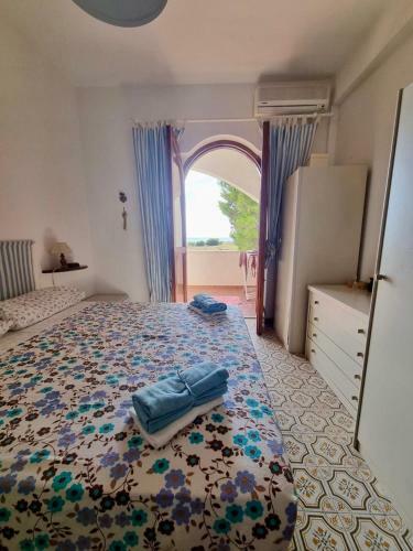 Casa Vista Mare Su Tre Piani Con Giardino