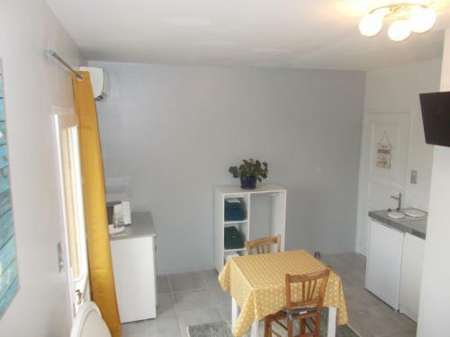 Bed & Breakfast Studio + Petite Terrasse Avec Vue