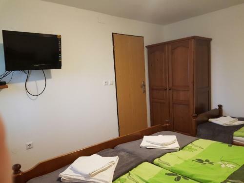 Hostal Vaznik Farm House Apartments