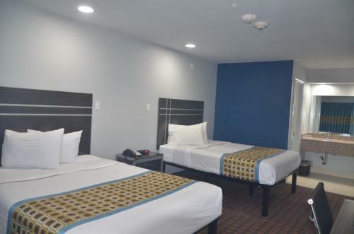 Motel Travelers Inn & Suites