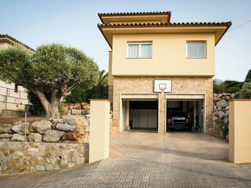 Modern Villa In Les Corts With Pool