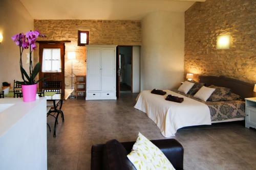 Mas De La Rivoire B&B