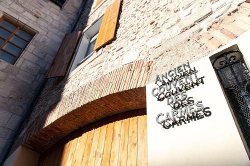 Hostal Suite Imp�riale Maison de L'�glise Du Couvent