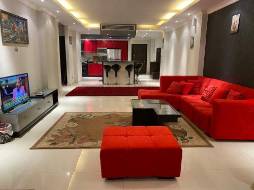 Modern Design & Large Apartment In Front Of Giza Pyramids