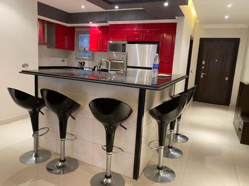 Modern Design & Large Apartment In Front Of Giza Pyramids