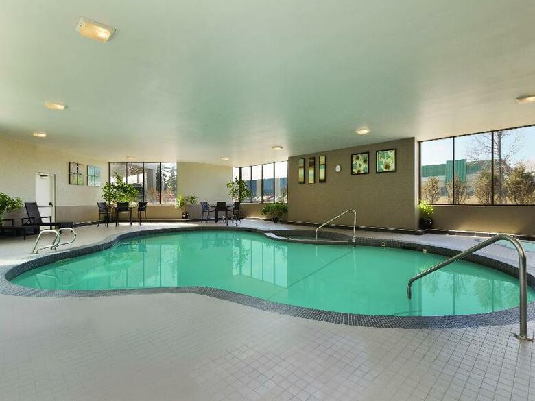 Coast Plaza Hotel And Conference Center