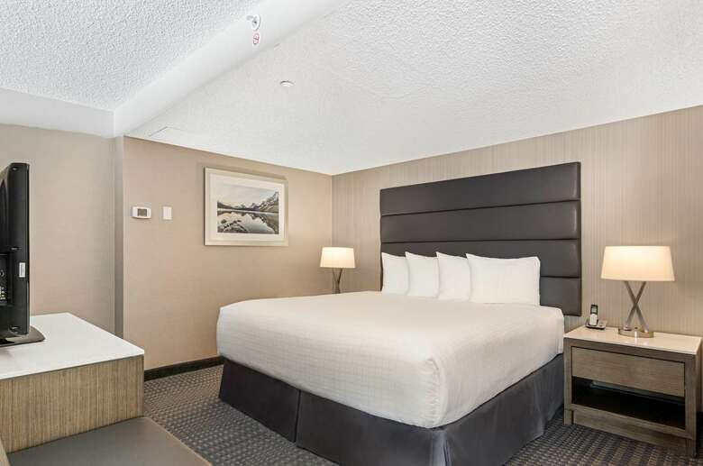 Coast Plaza Hotel And Conference Center