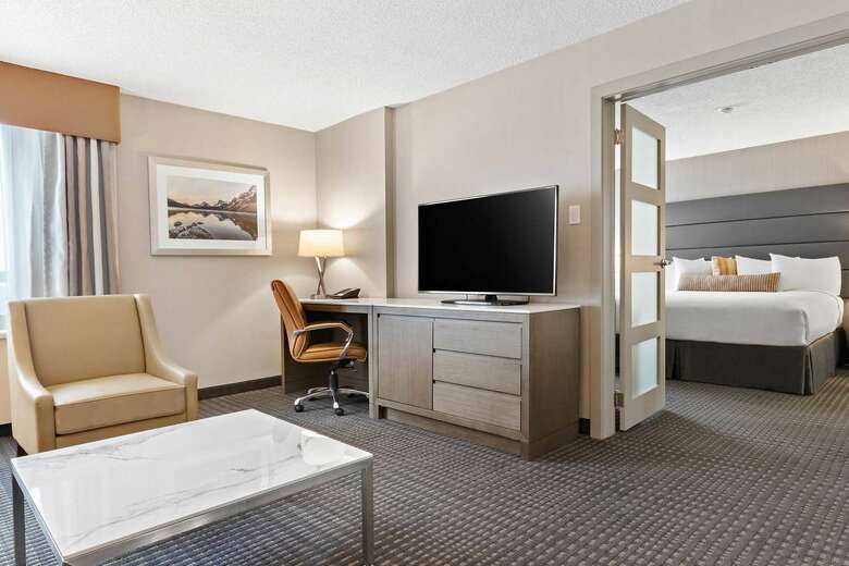 Coast Plaza Hotel And Conference Center