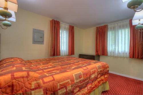 Motel Colonial Village Resort