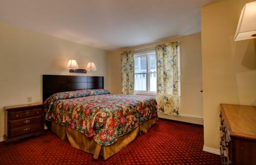 Motel Colonial Village Resort