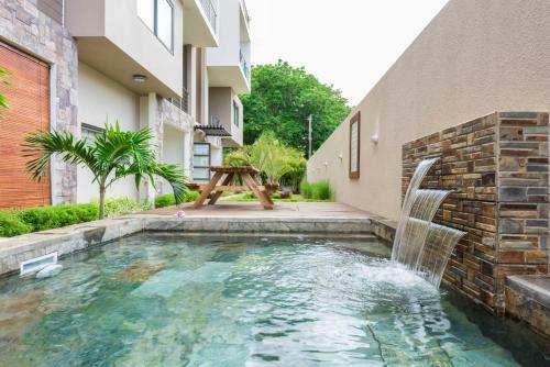 Luxury 2 Bedroom Apartment, Close To Beach