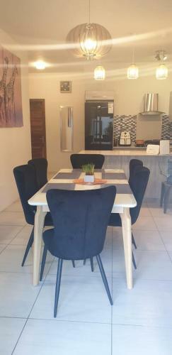 Luxury 2 Bedroom Apartment, Close To Beach