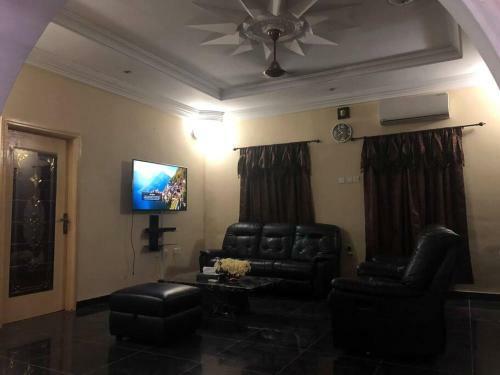 Cozy 3-bedroom Villa In Kwabenya
