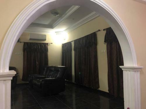 Cozy 3-bedroom Villa In Kwabenya