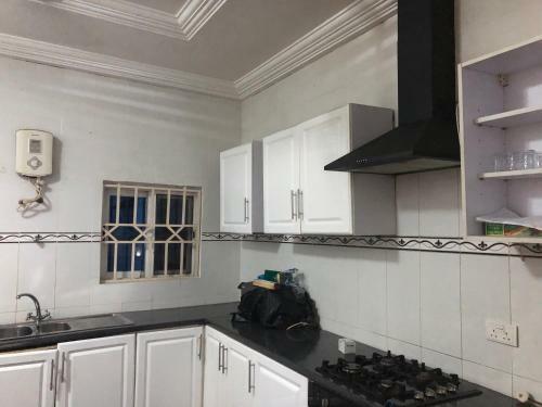 Cozy 3-bedroom Villa In Kwabenya