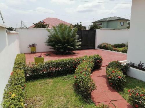Cheerful 2-bedroom Apartment With Free Parking