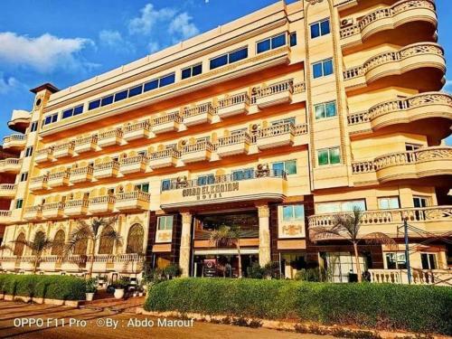 Omar Elkhaiam Hotel