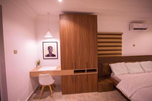 Cozy, Minimalist 3 Bedroom Apartment.
