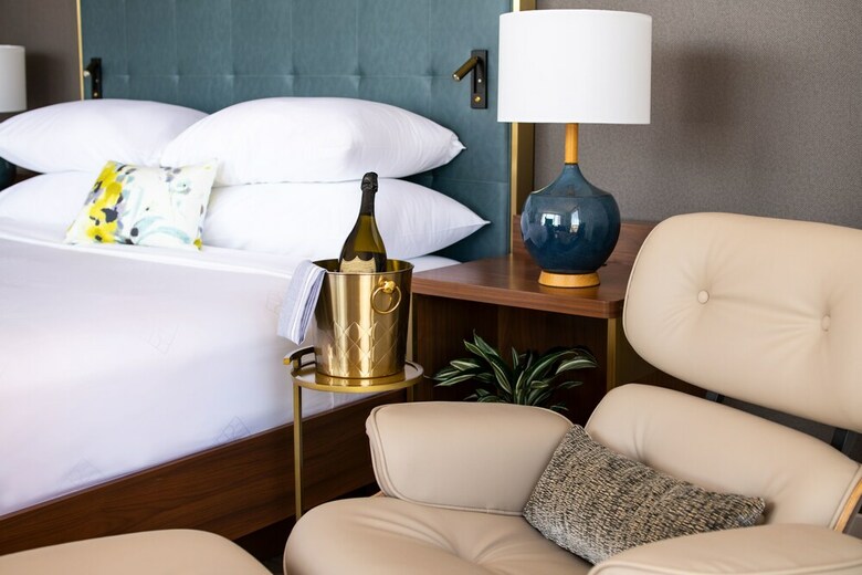 Hotel Chicago`s Essex Inn