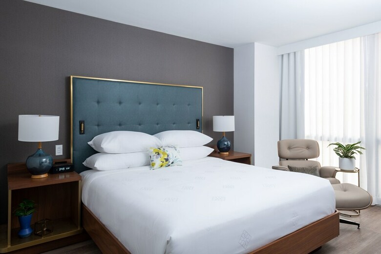 Hotel Chicago`s Essex Inn