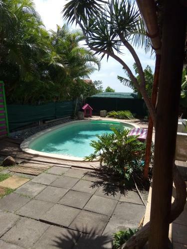 Bungalow Acc�s Piscine Jaccuzzi Chez Kat Et Rico