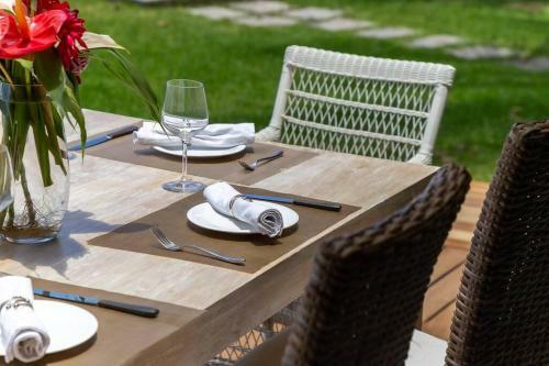 Amaranth Iii: 3 Bedroom Beachfront Apartment With Rooftop Pool