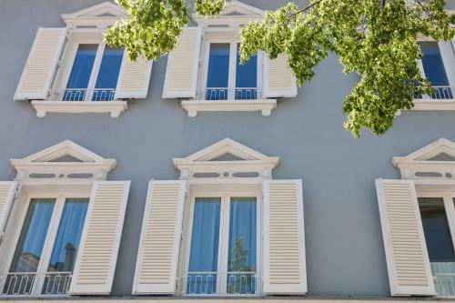Sommavilla Apartments - Central Living
