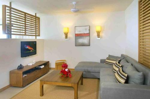 Amaranth I: Three Bedroom Beach Apartment With Rooftop Pool