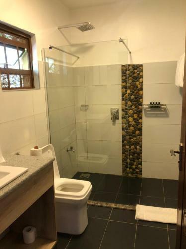 Hotel Jey's Jiko Kitchen And Resort