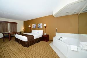 Hotel America's Best Value Inn & Suites