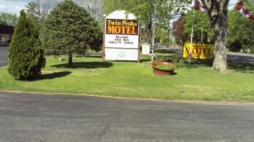 Twin Peaks Motel