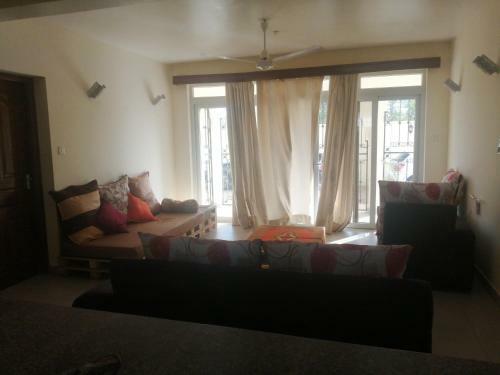 Quiet Spacious Room With An Ocean Breeze Shanzu
