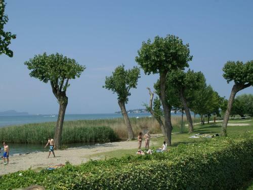 Semi-detached Bungalow With AC Just 3,5 Km From Sirmione