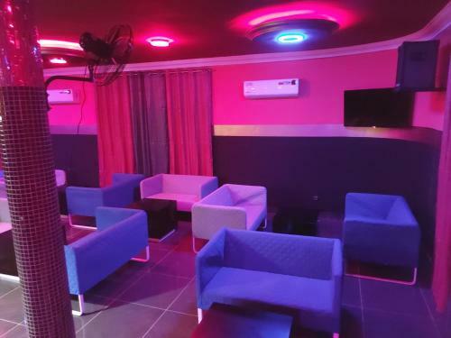 Hotel Royal Blue Guest House & Bar