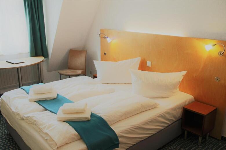 Hostal Check Inn Hotel